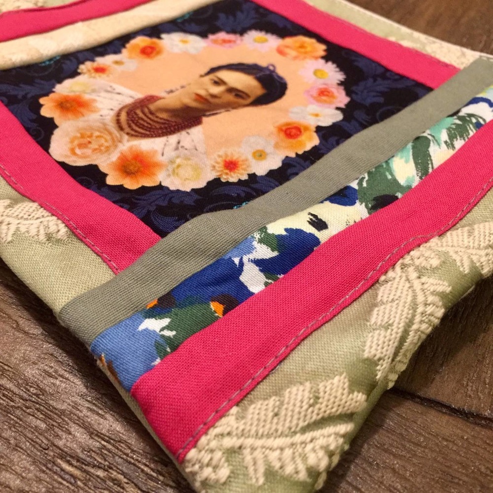 Handmade Frida Kahlo pink wristlet zip bag - Picture 2 of 5